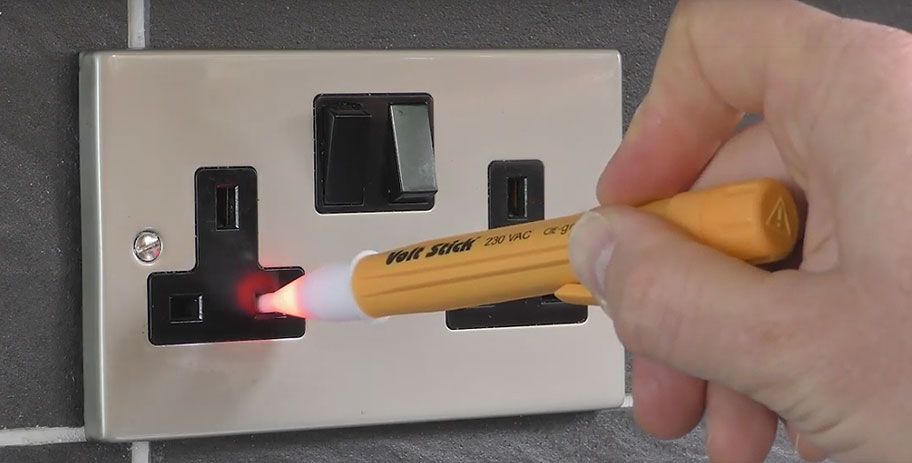 Volt stick 230y testing with electrical socket switch on - voltage present
