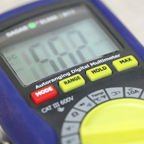 Multimètre digital, voltmètre, ampèremètre, ohmmètre : le TEC 911